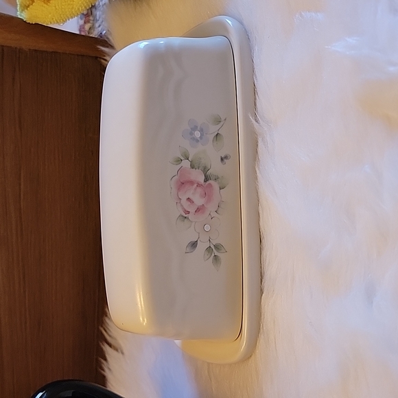 Pfaltzgraff Other - Pfaltzgraff Tea Rose covered butter dish